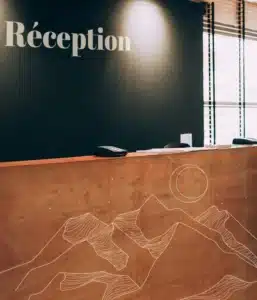 Décoration murale hôtel réception Perpignan - TR Printer
